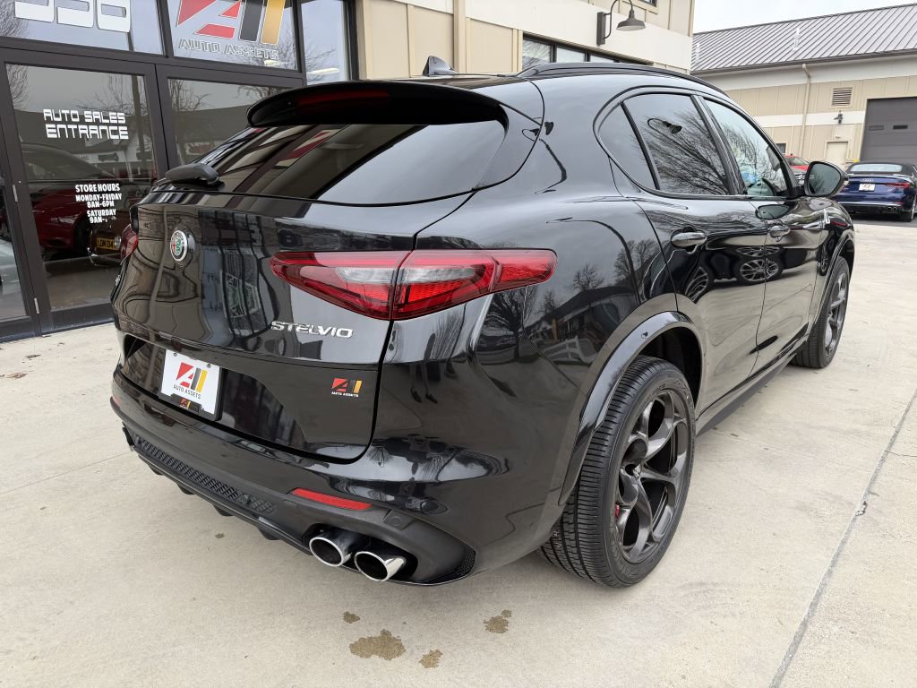 2022 Alfa Romeo Stelvio Quadrifoglio