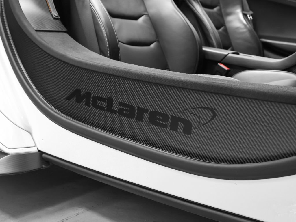 Used 2016 McLaren 675LT Spider photo 19