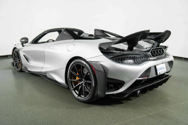 Used 2022 McLaren 765LT photo 6