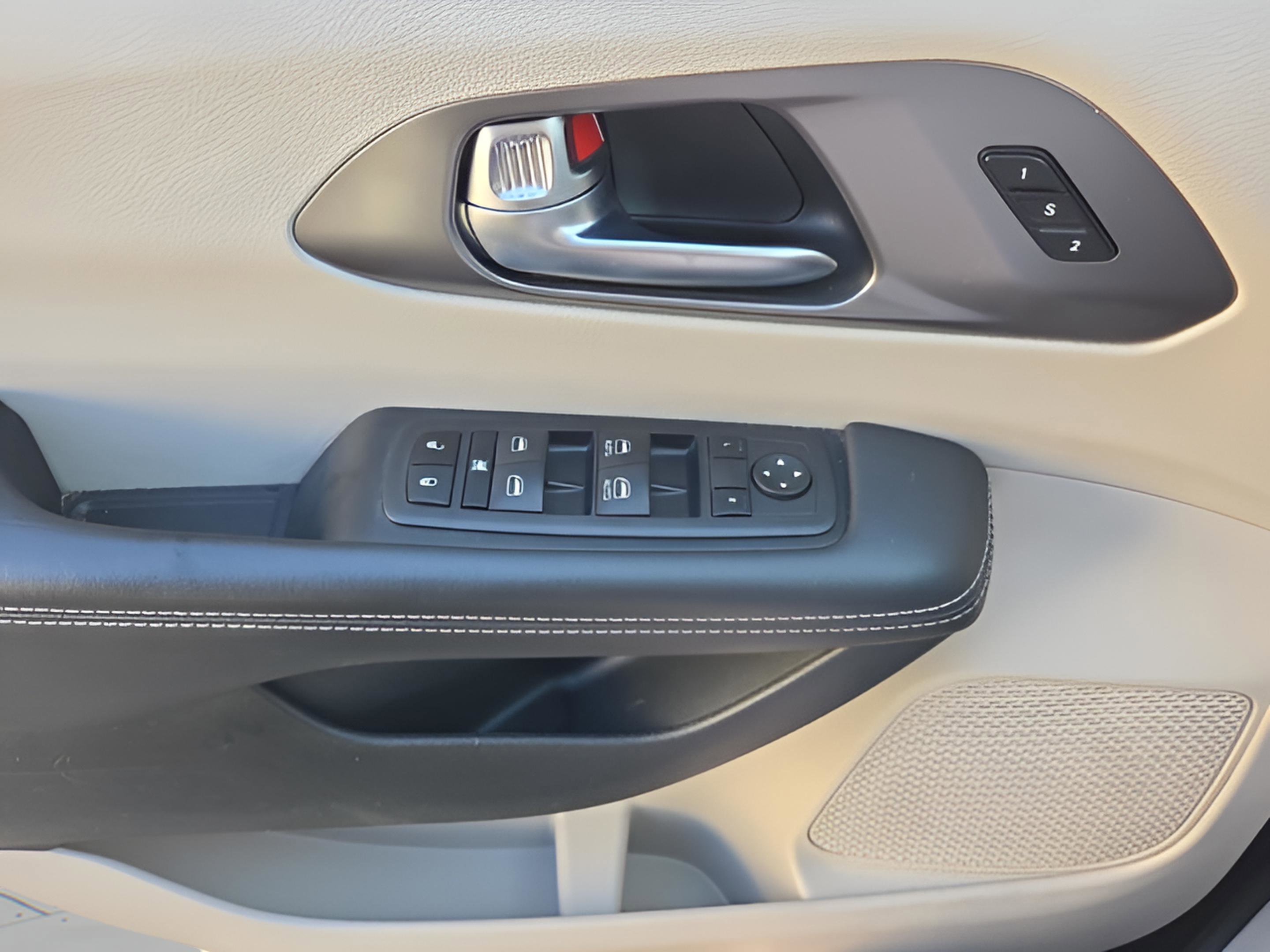 2023 Chrysler Pacifica Touring-L