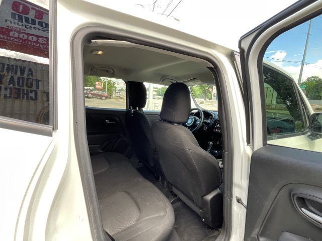 2023 Jeep Renegade Latitude - Photo 6