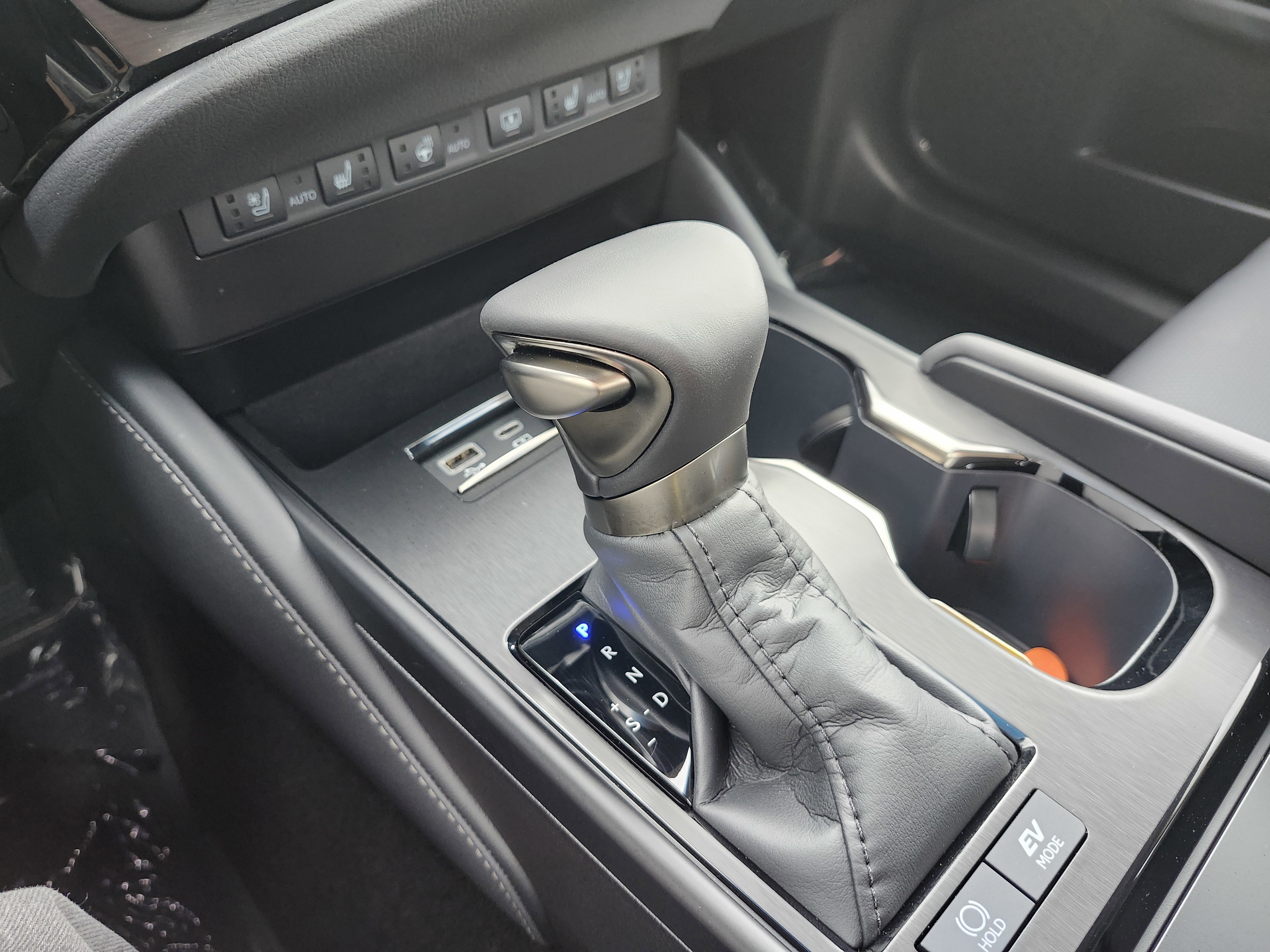 2025 Lexus ES 300h Ultra Luxury