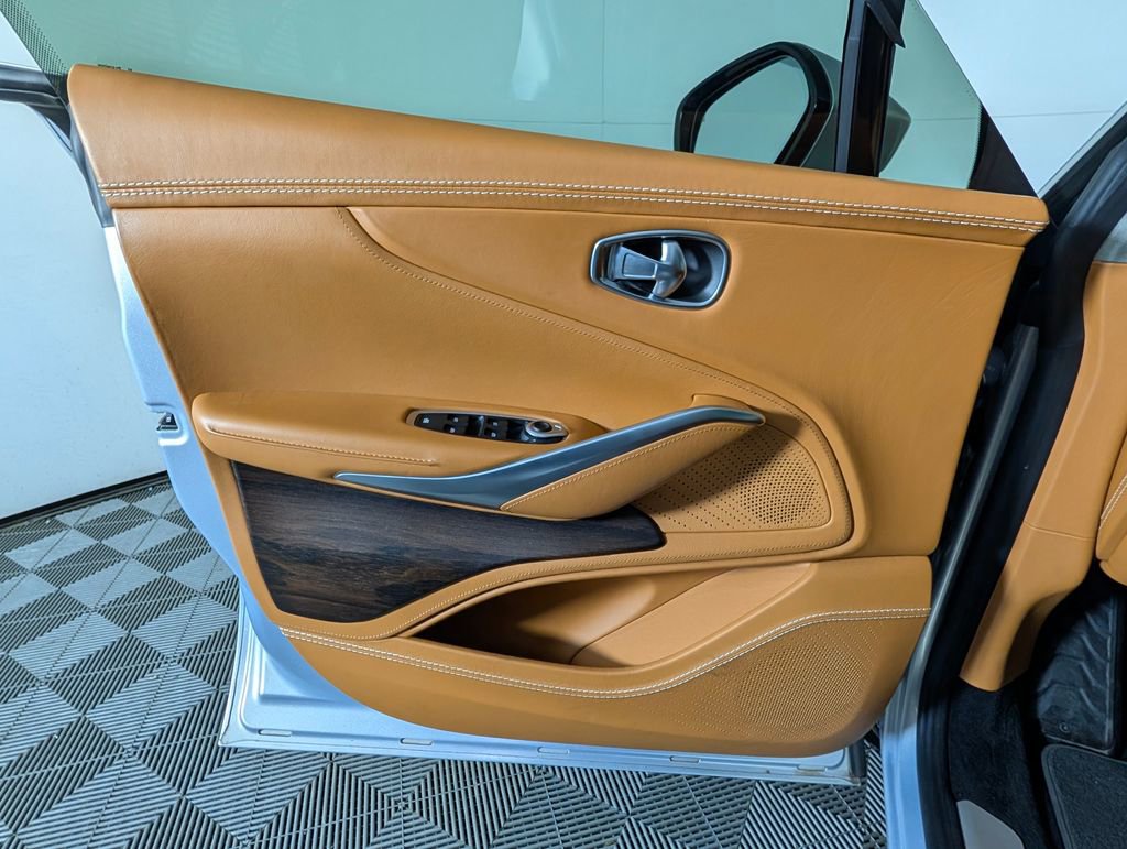 2021 Aston Martin DBX