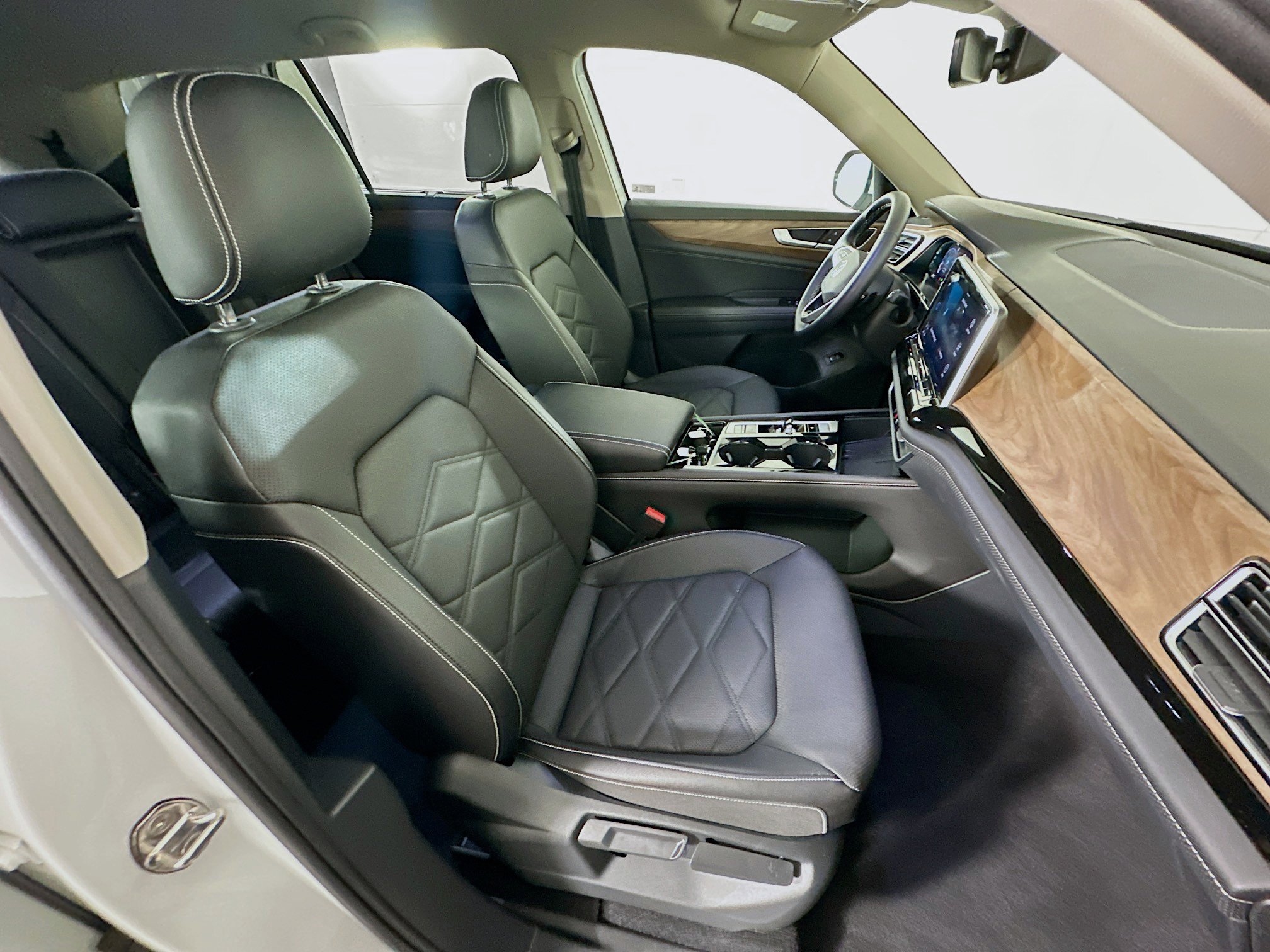 2025 Volkswagen Atlas SE