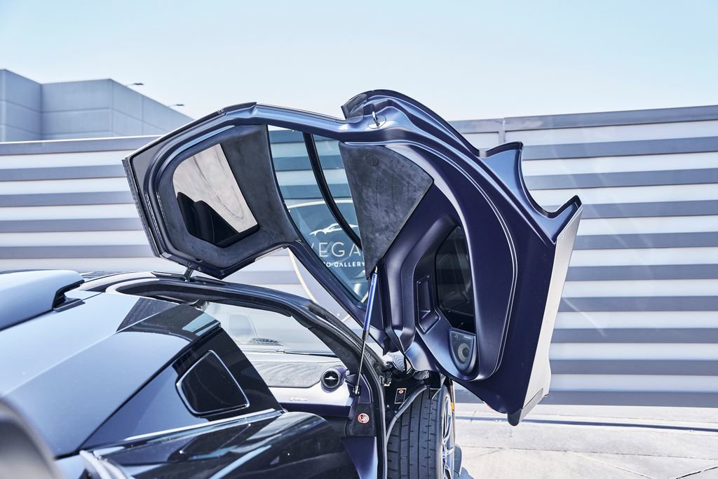 Used 2019 McLaren Senna photo 33