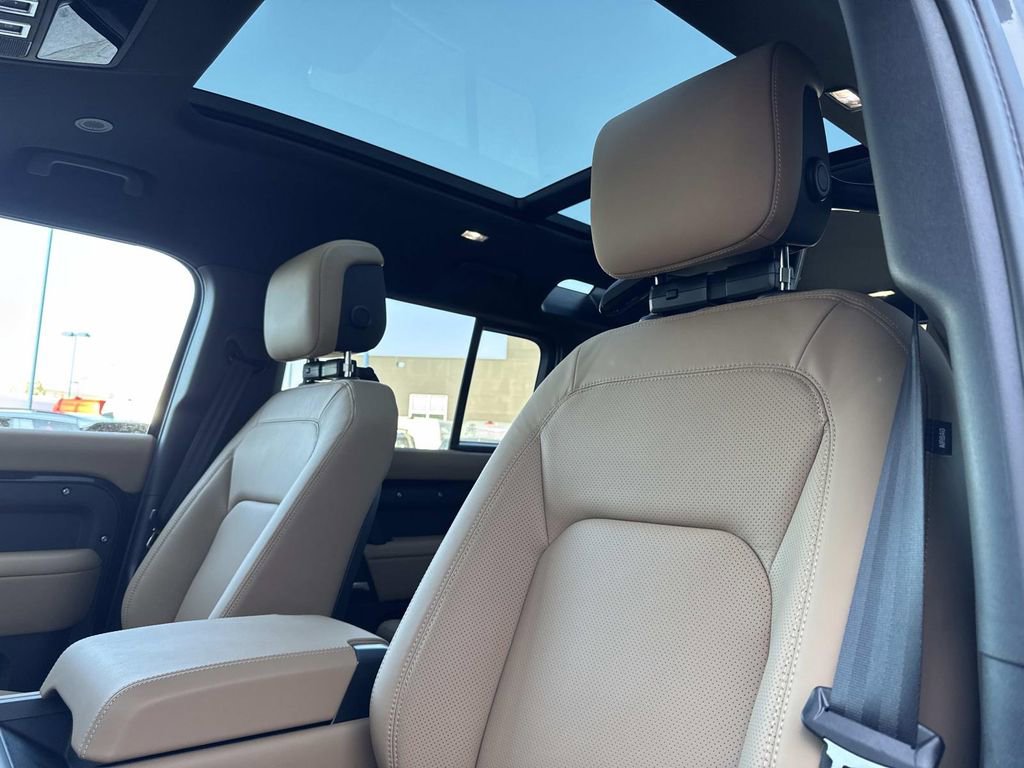 2026 Land Rover Defender 110 X-Dynamic SE