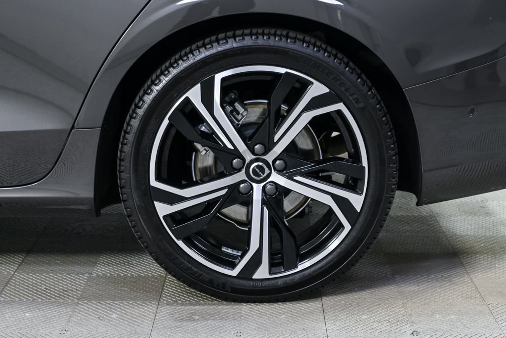 2025 Volvo S60 B5 Plus