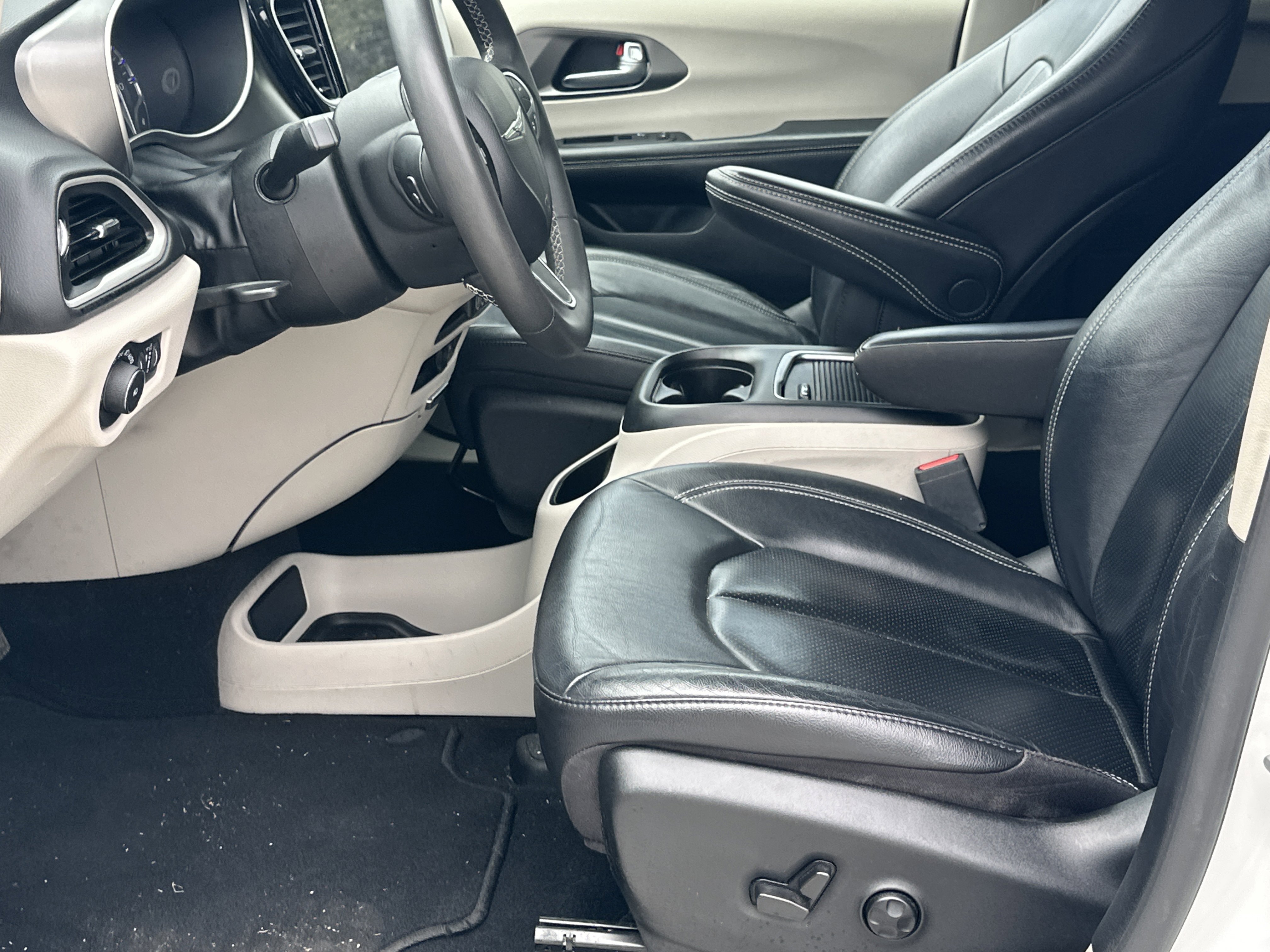 2022 Chrysler Pacifica Touring-L