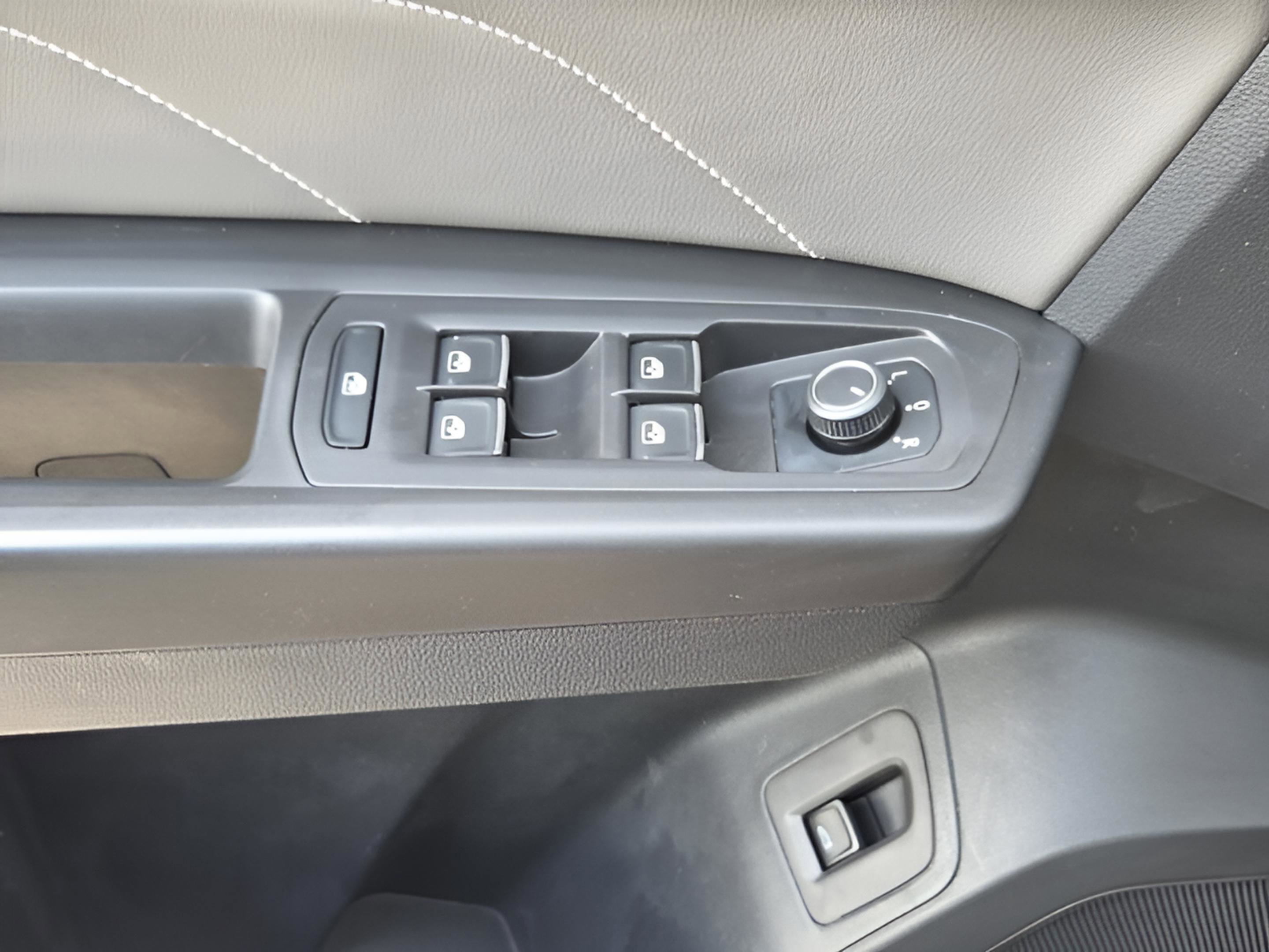 2023 Volkswagen Atlas Cross Sport SEL R-Line