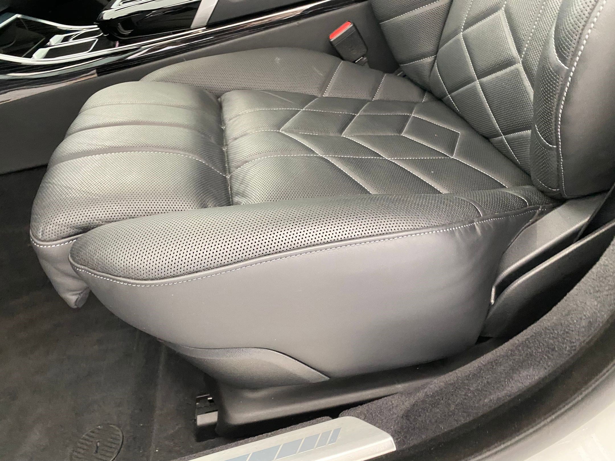 2024 BMW 750e xDrive