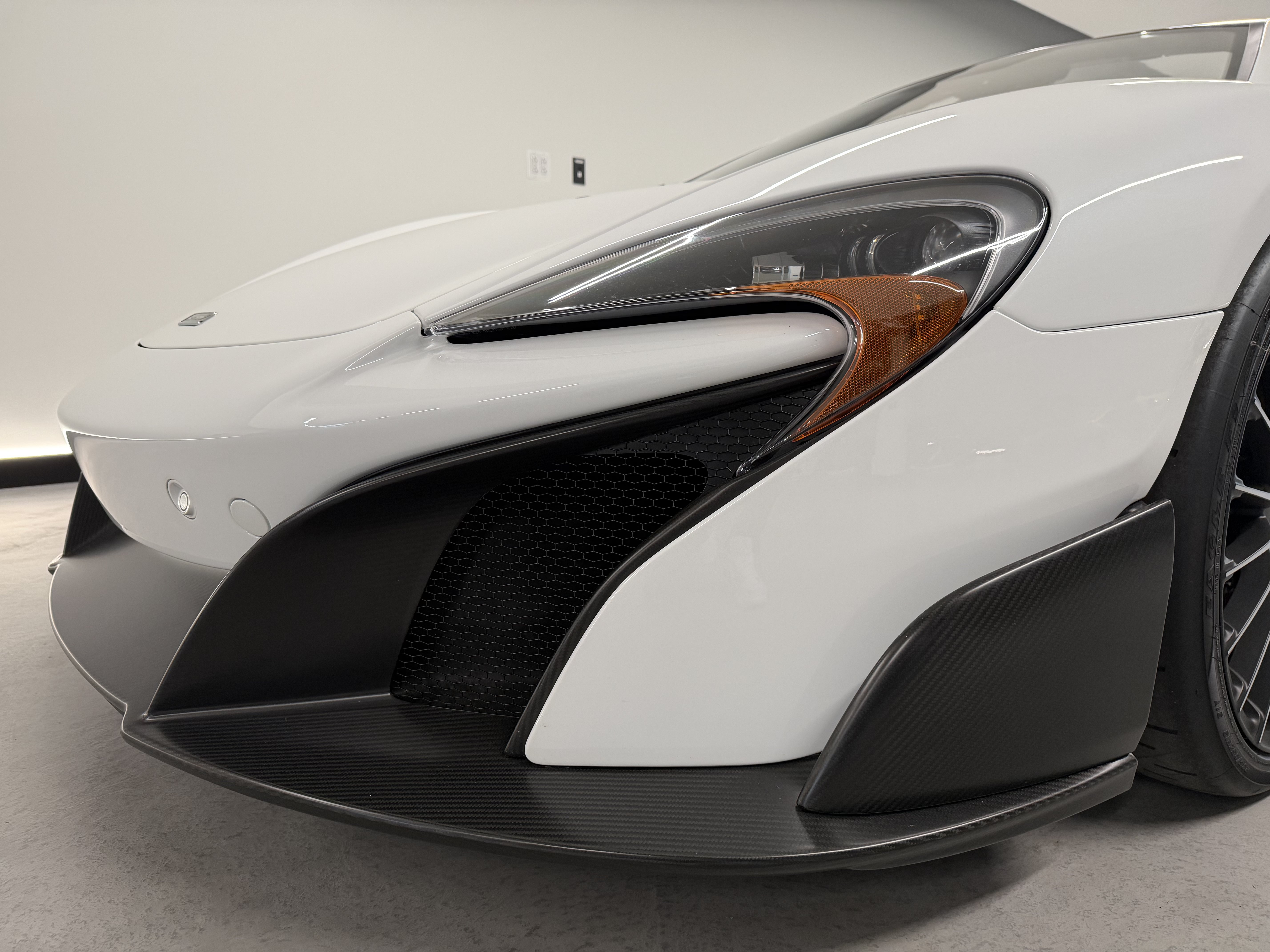 Used 2016 McLaren 675LT Spider photo 14
