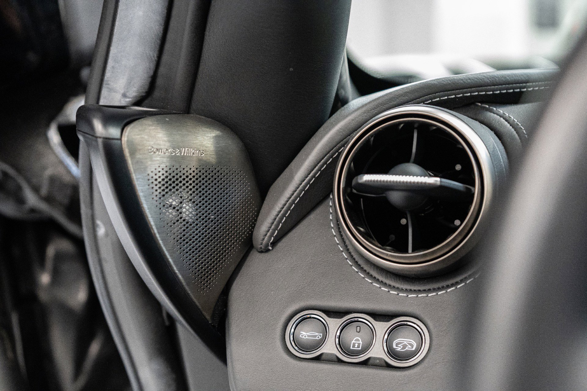 Used 2020 McLaren 720S Luxury photo 19