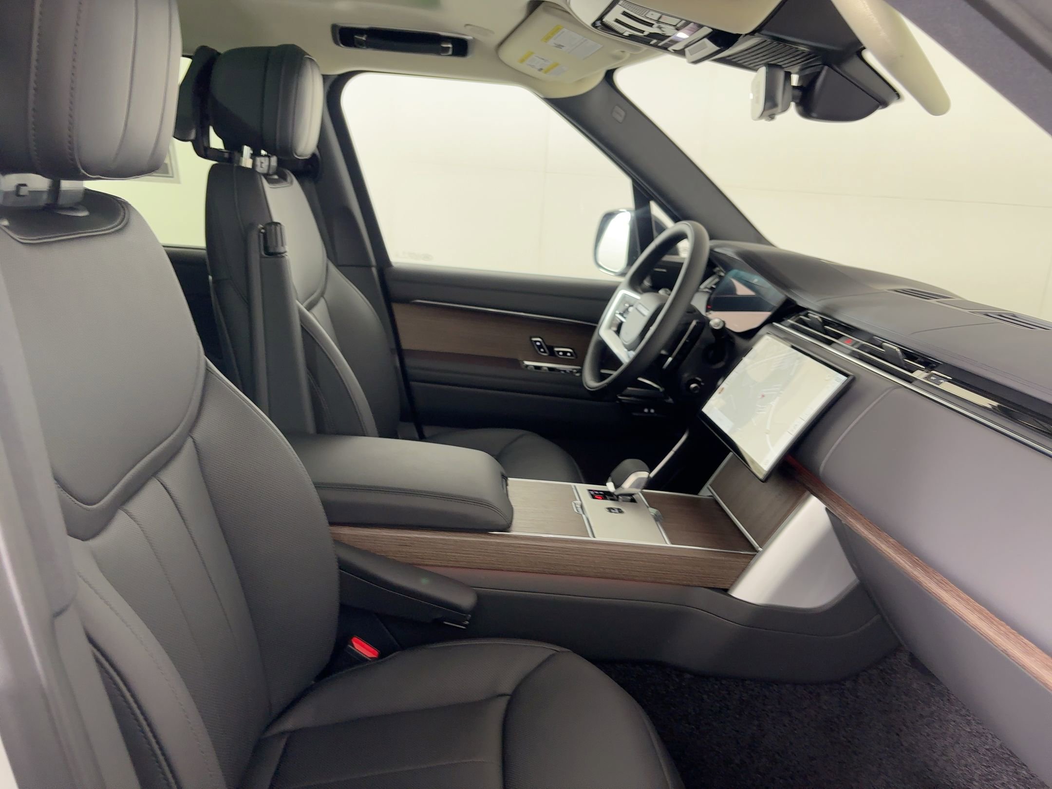 2026 Land Rover Range Rover Long Wheelbase SE