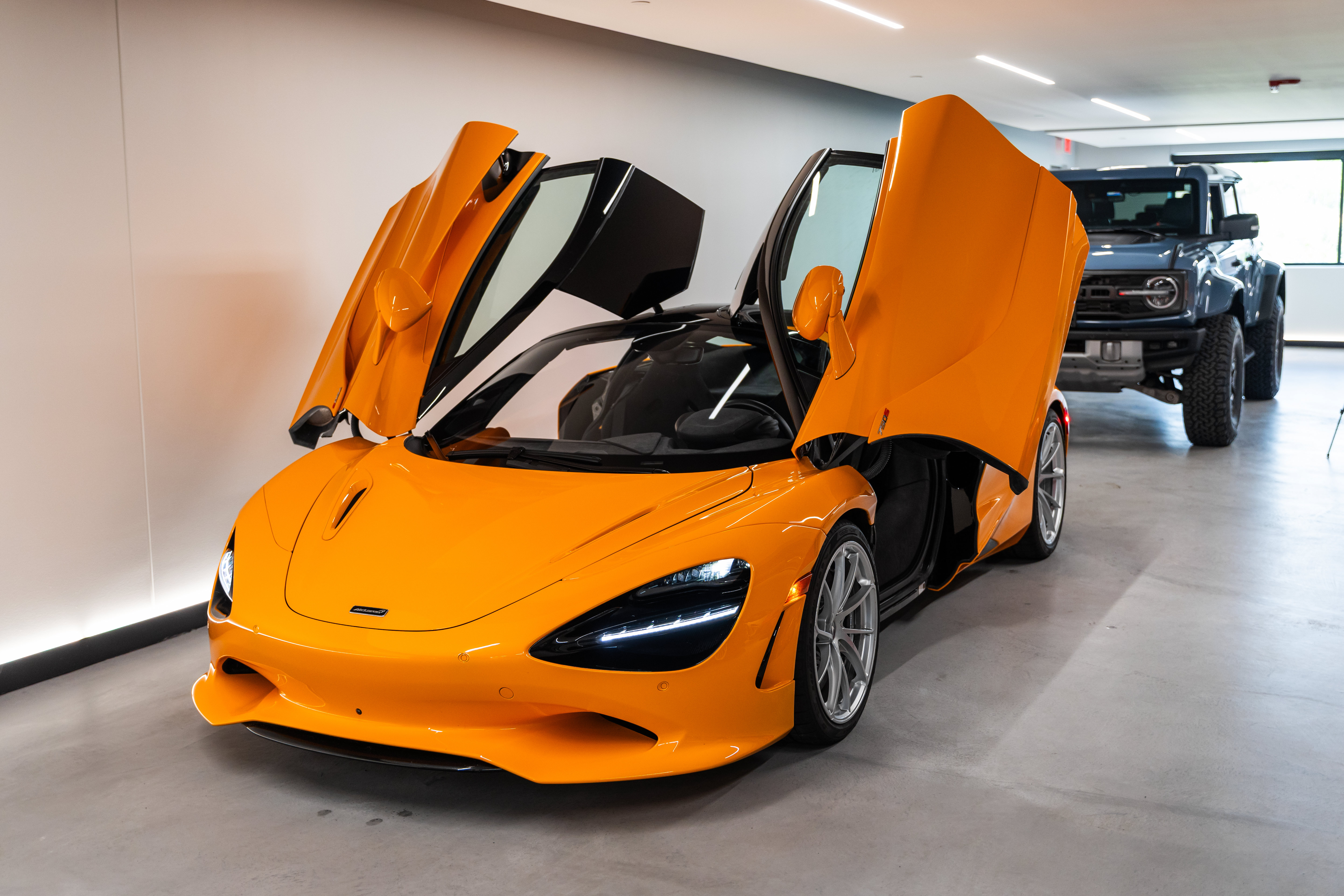 New 2025 McLaren 750S photo 14
