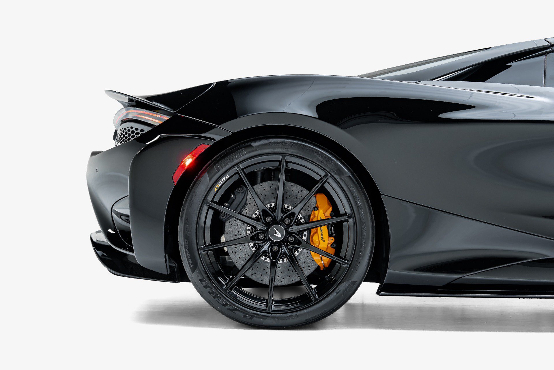 Used 2022 McLaren 765LT photo 30