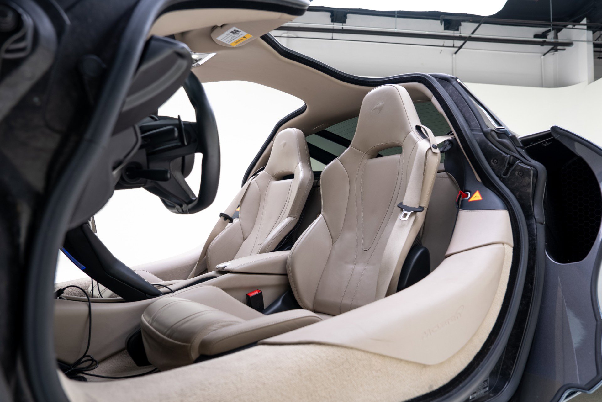 Used 2018 McLaren 720S Luxury photo 31