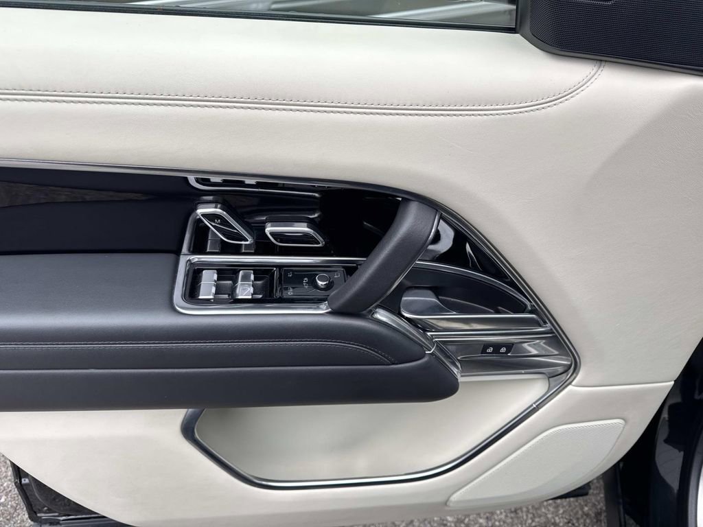 2023 Land Rover Range Rover SE