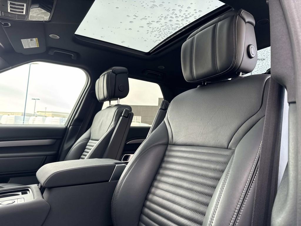 2025 Land Rover Discovery Dynamic SE