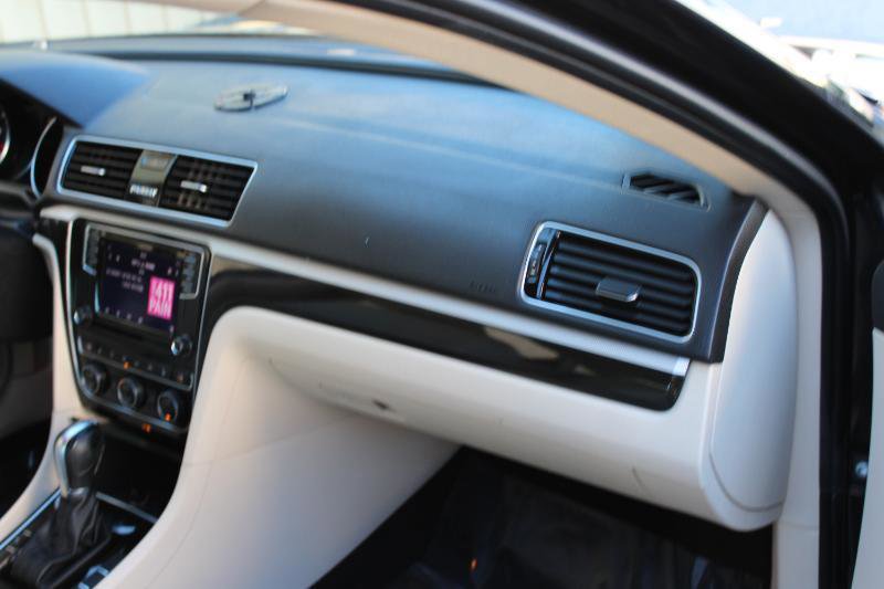 2019 Volkswagen Passat 2.0T SE R-Line