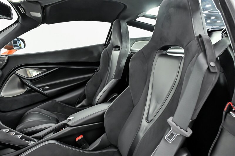 Used 2018 McLaren 720S Performance photo 23