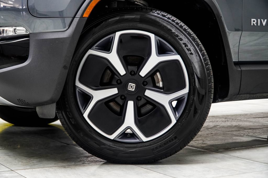2024 Rivian R1S Adventure