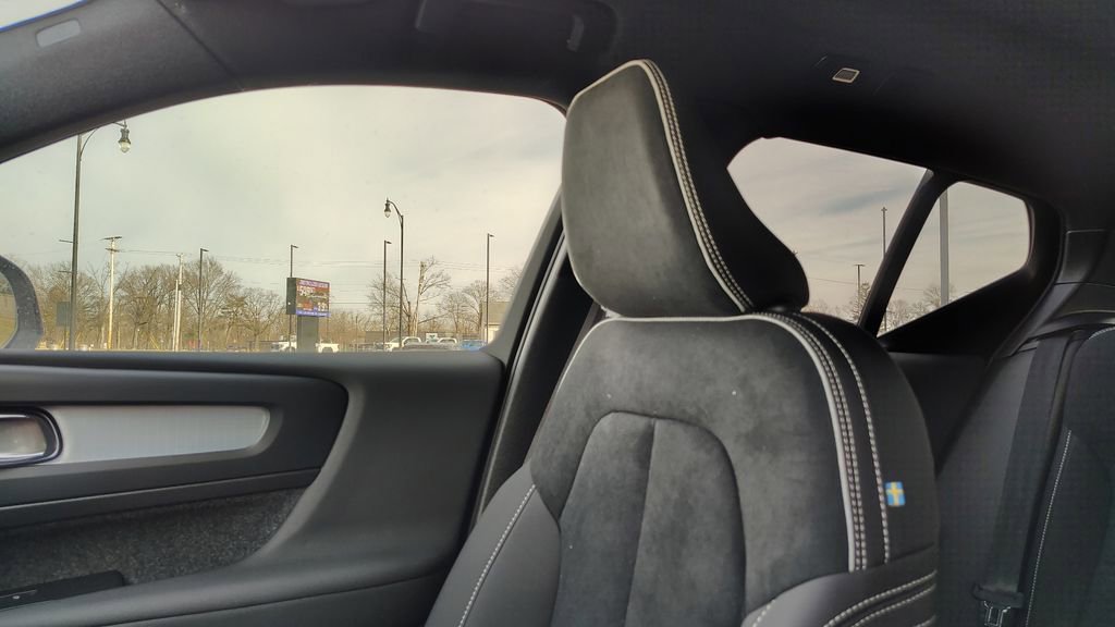 2026 Volvo Xc40 B5 Ultra