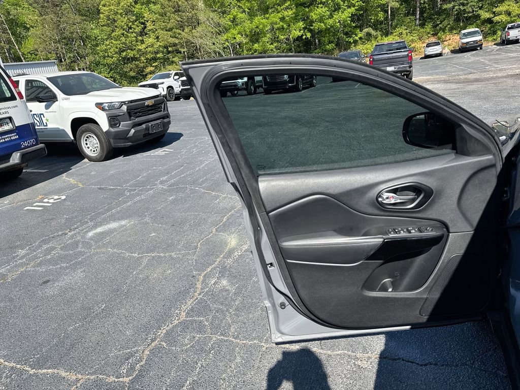 2023 Jeep Cherokee Altitude Lux