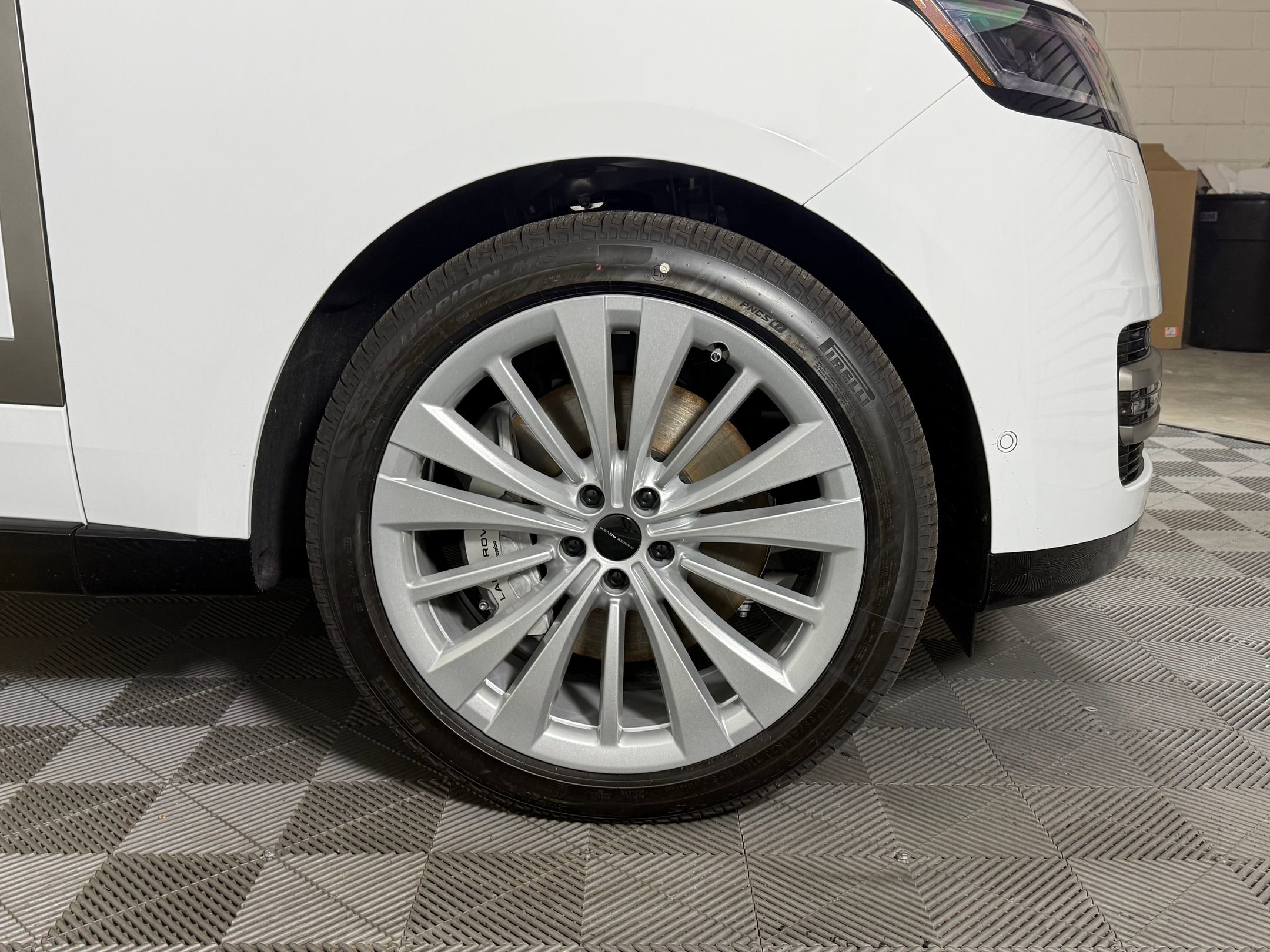 2026 Land Rover Range Rover Long Wheelbase SE