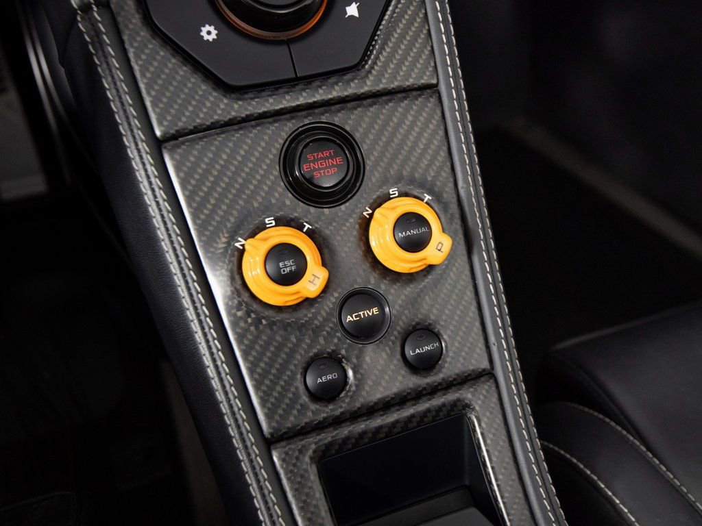 Used 2016 McLaren 675LT Spider photo 25