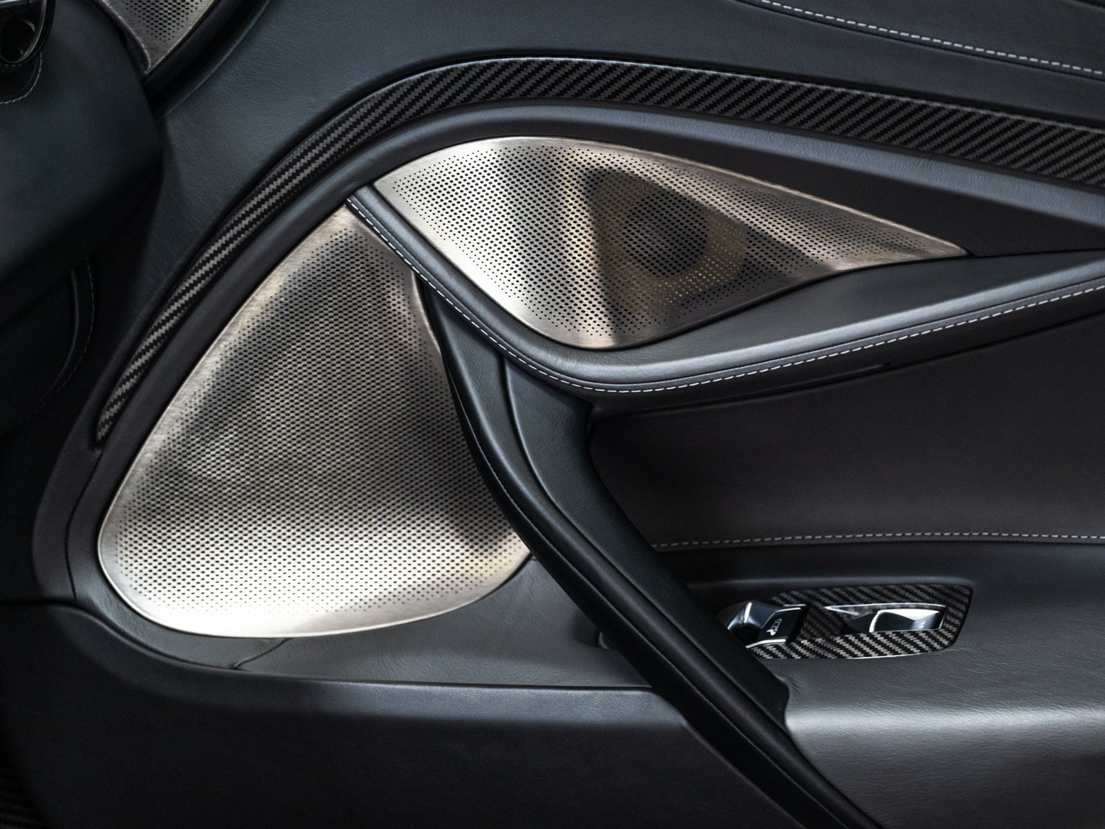 Used 2018 McLaren 720S Luxury photo 92