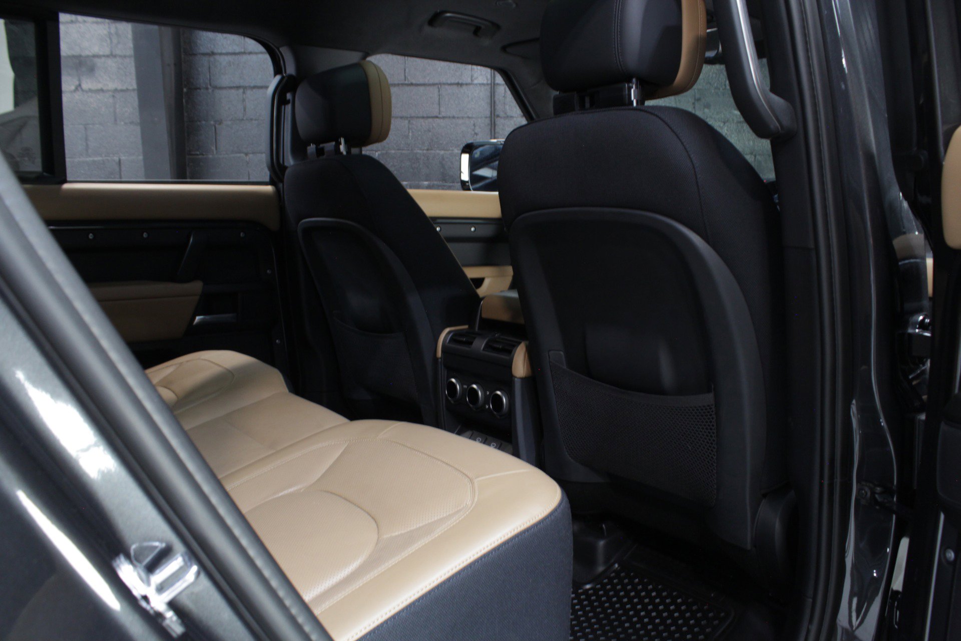 2025 Land Rover Defender 110 V8