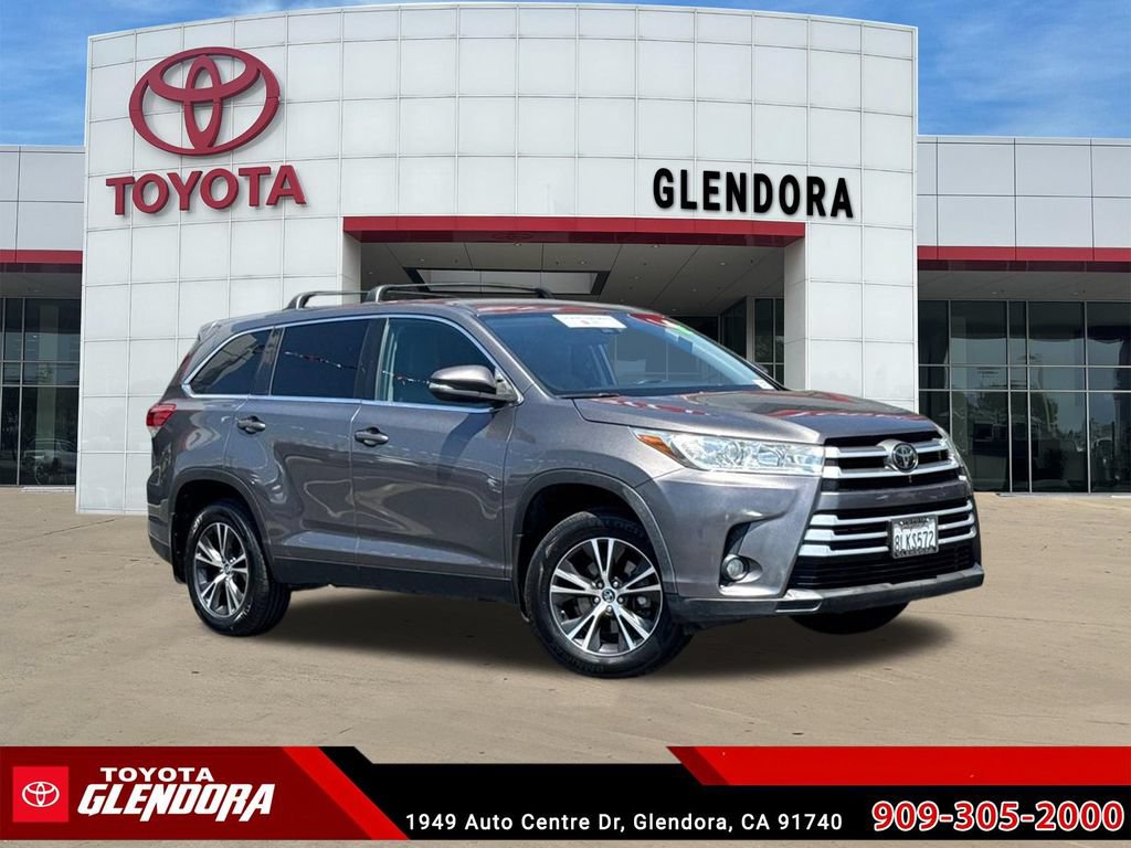 Certified 2019 Toyota Highlander Plus w/ Carpet Mat Package (TMS)