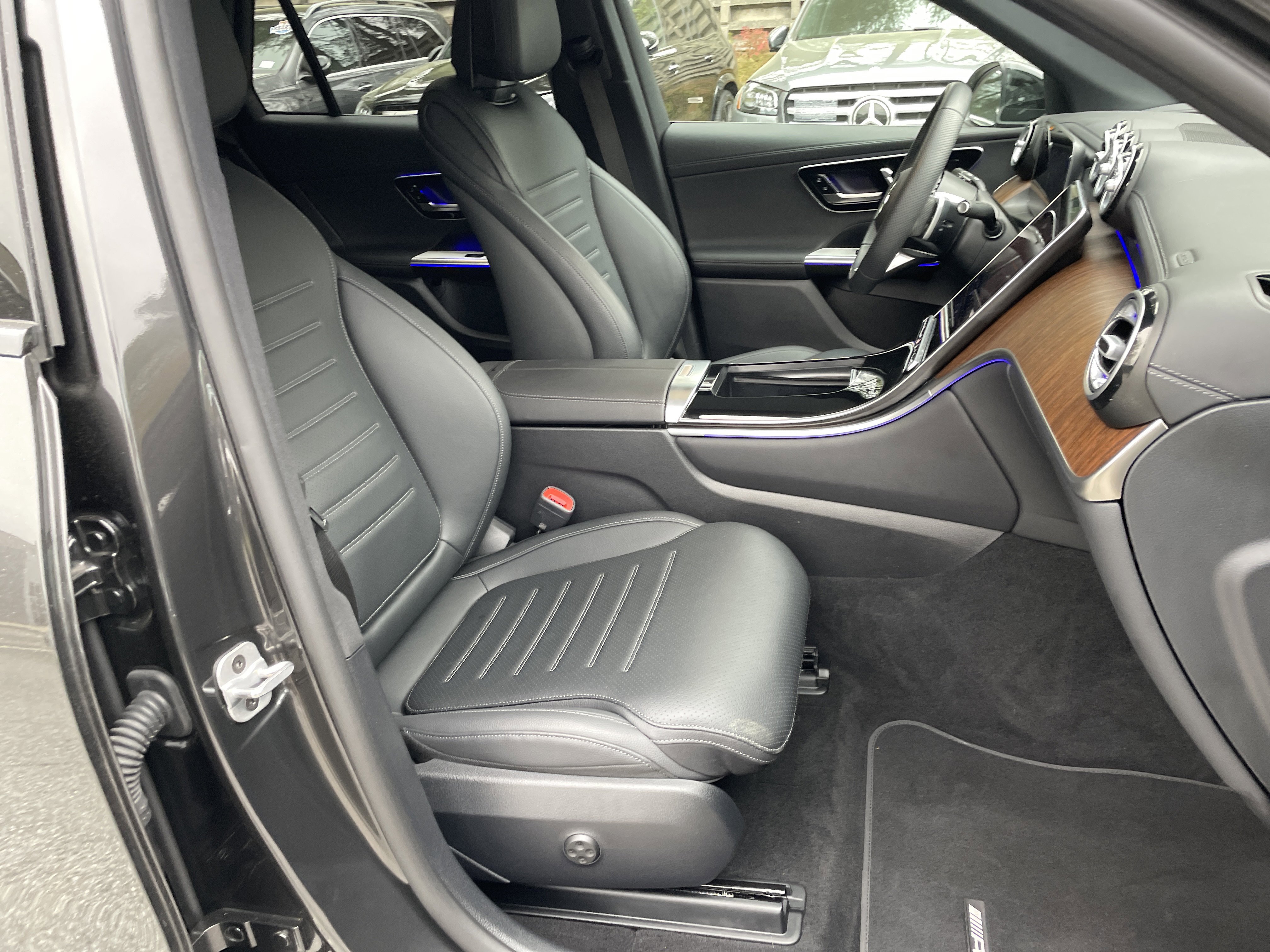 2025 Mercedes-Benz GLC 300