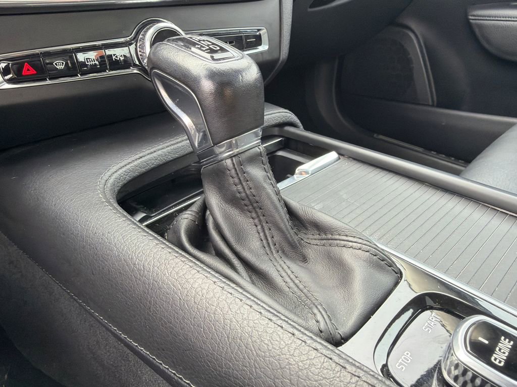 2017 Volvo S90 T6 Momentum