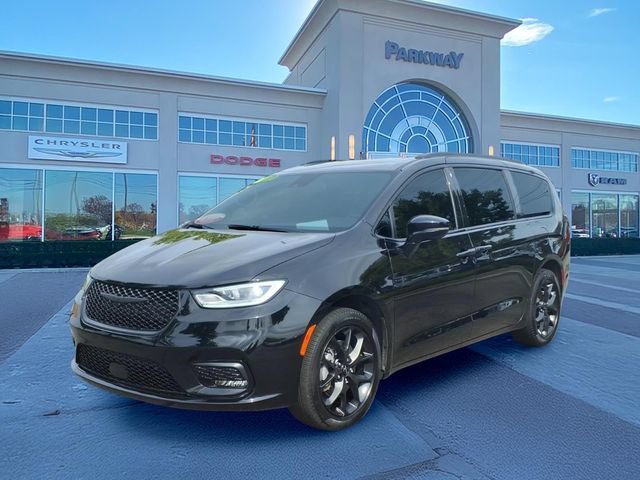 Certified 2024 Chrysler Pacifica Limited w/ S Appearance Package