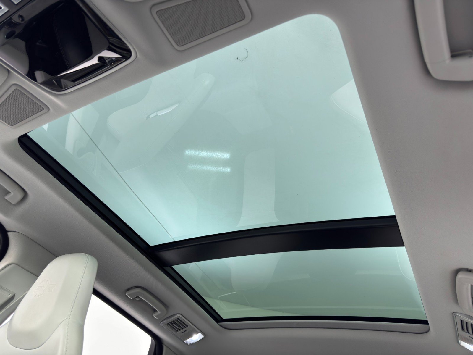 2022 Land Rover Range Rover Sport SVR Carbon Edition