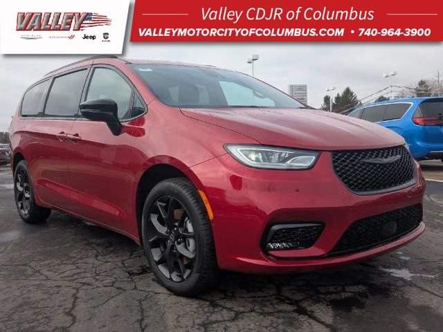 New 2026 Chrysler Pacifica Limited w/ S Appearance Package