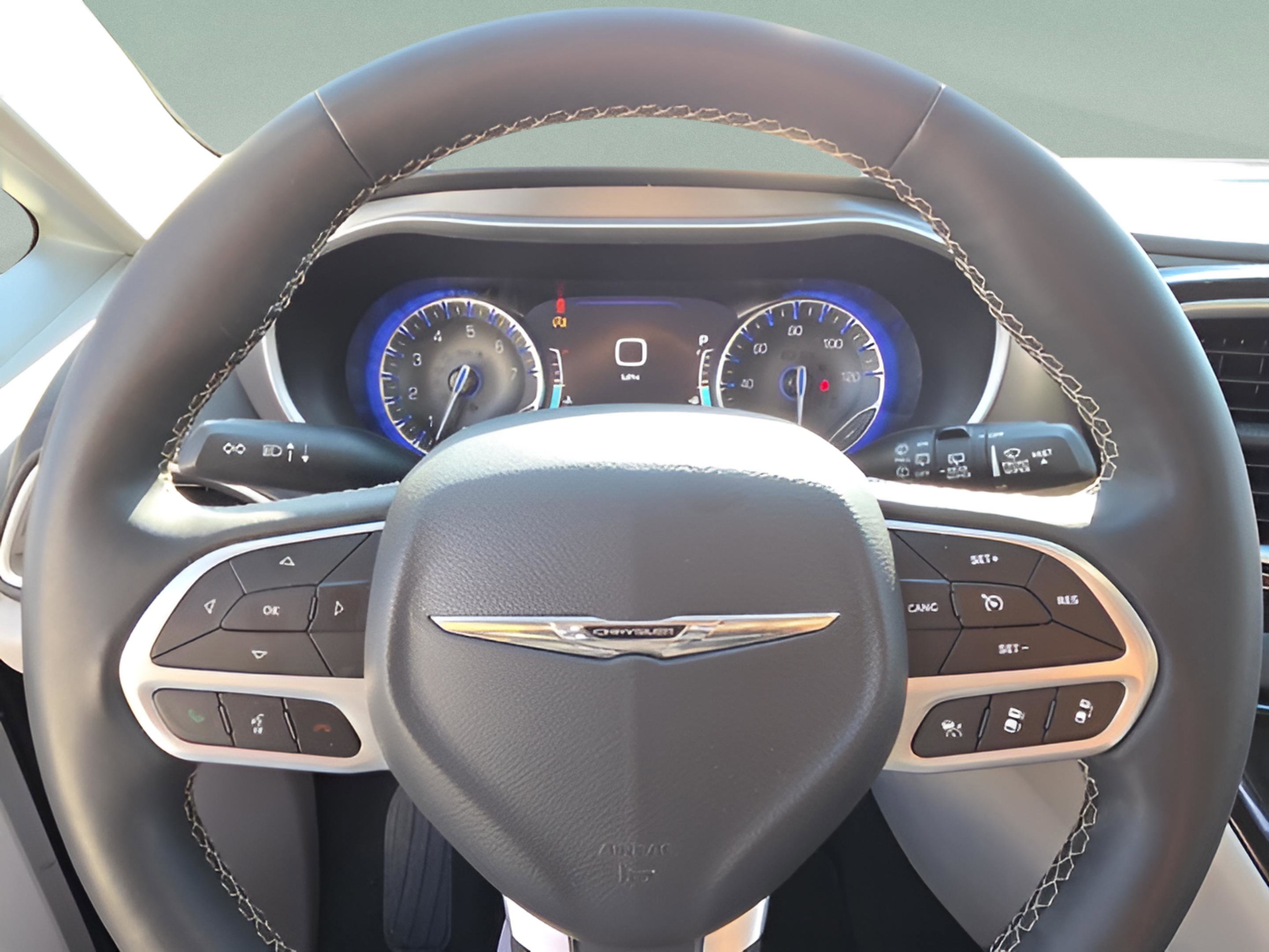 2023 Chrysler Pacifica Touring-L