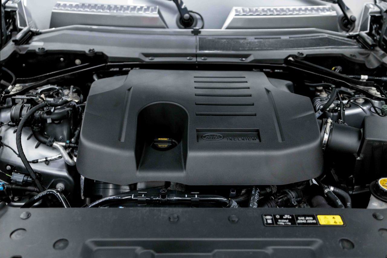 2023 Land Rover Defender 130 SE