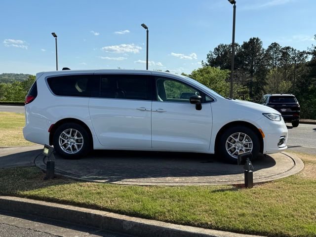 2024 Chrysler Pacifica Touring-L
