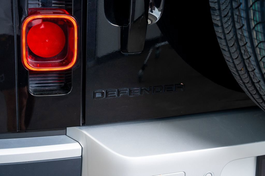 2025 Land Rover Defender 110 S