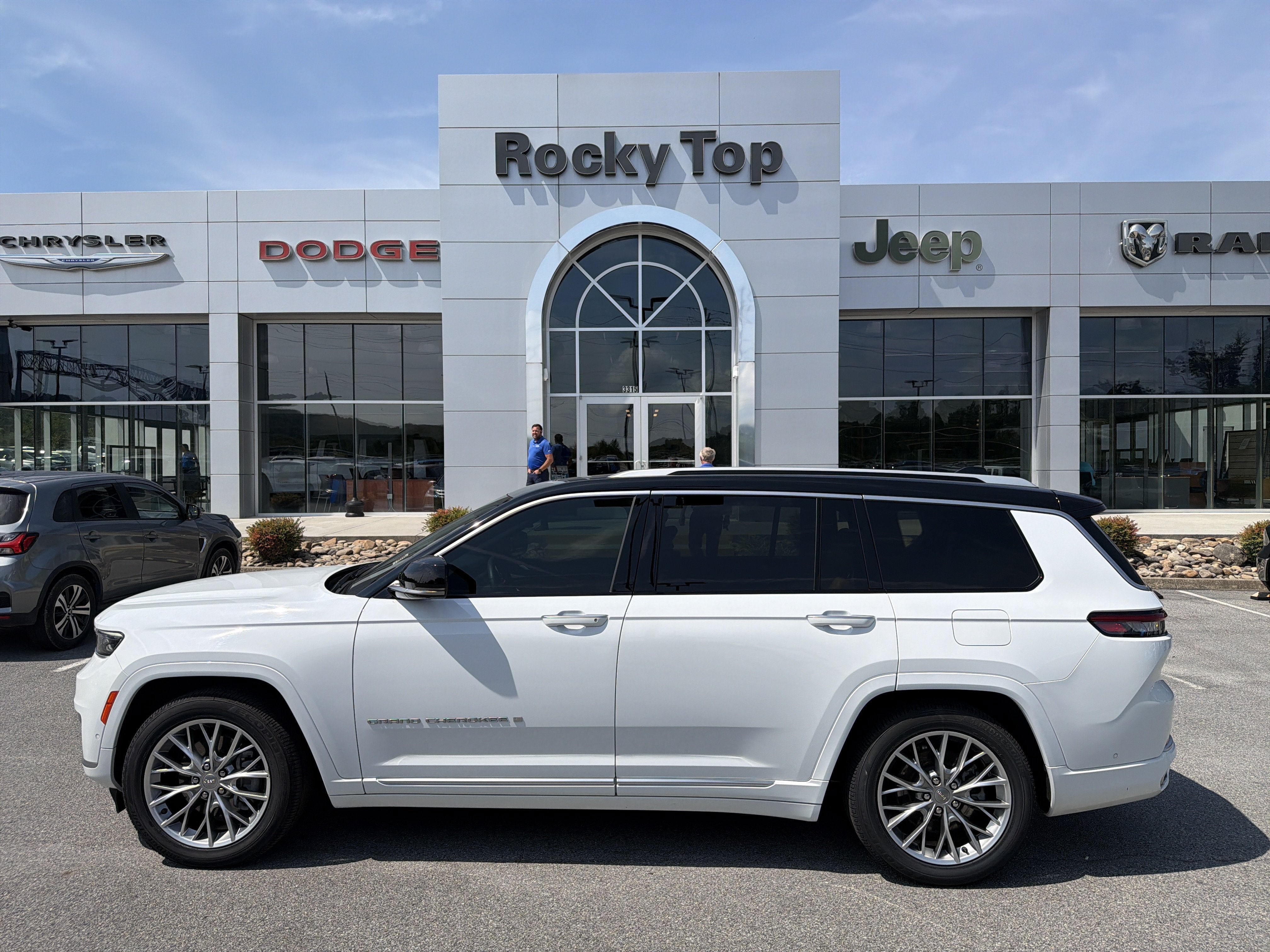 Used 2022 Jeep Grand Cherokee L Summit w/ Advanced Protech Group IV