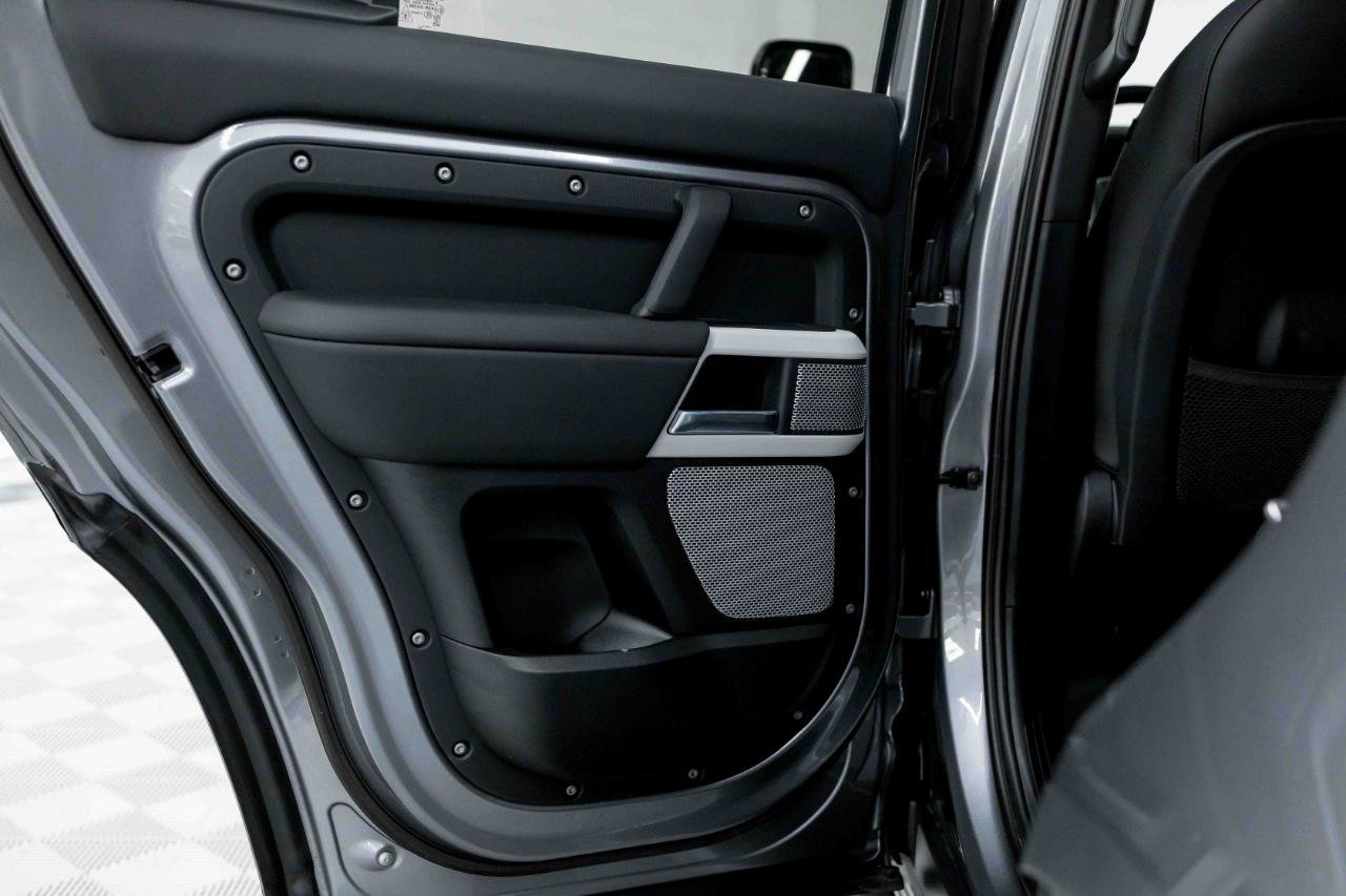 2023 Land Rover Defender 130 SE