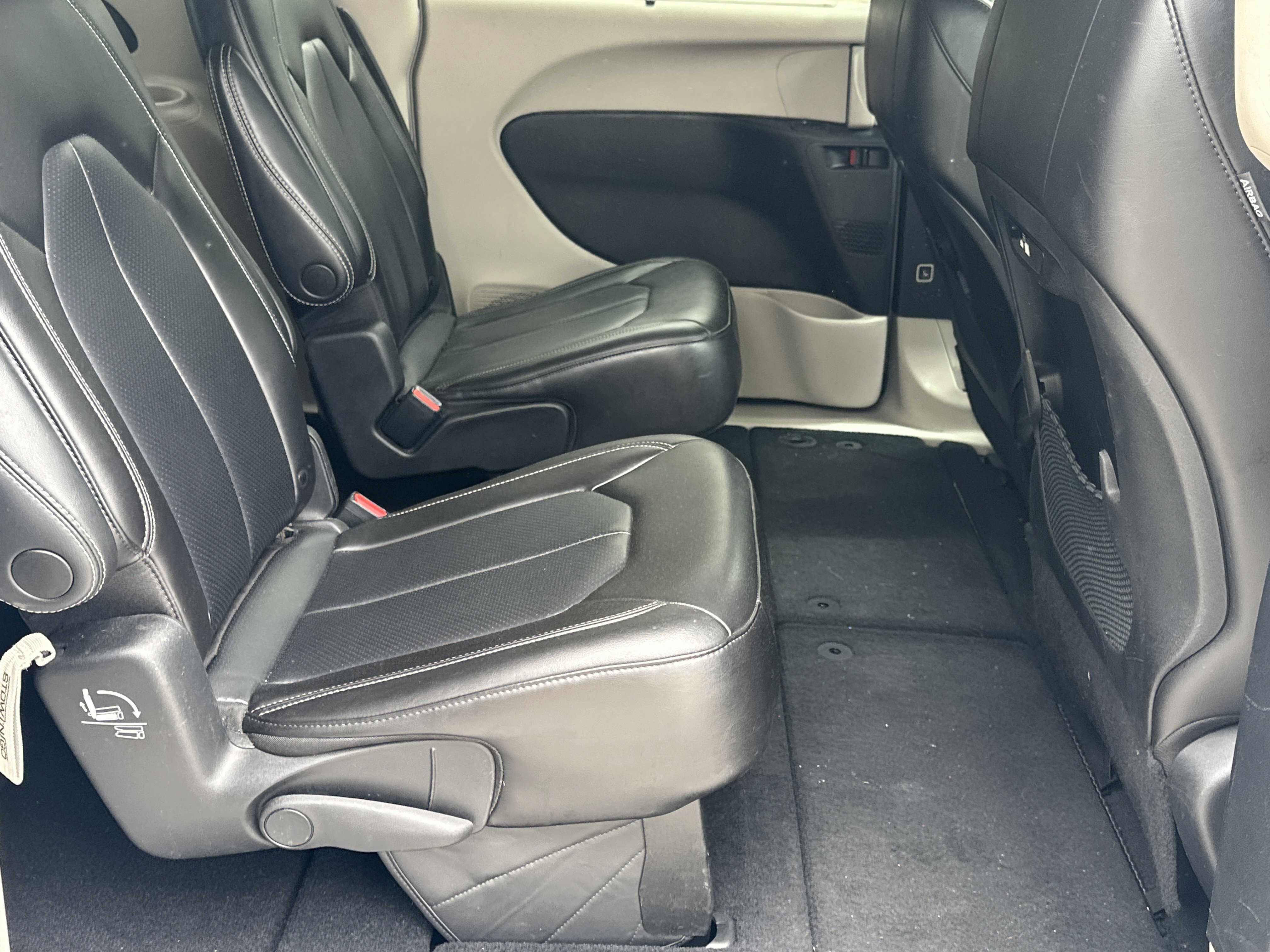 2023 Chrysler Pacifica Touring-L