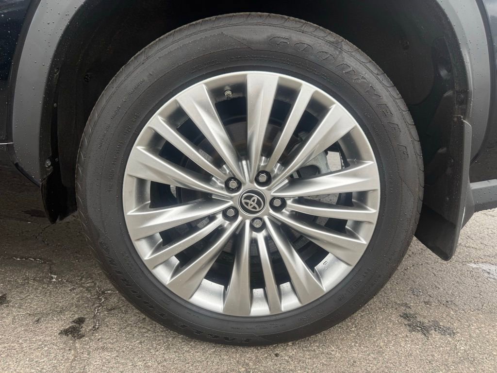 2025 Toyota Highlander Platinum