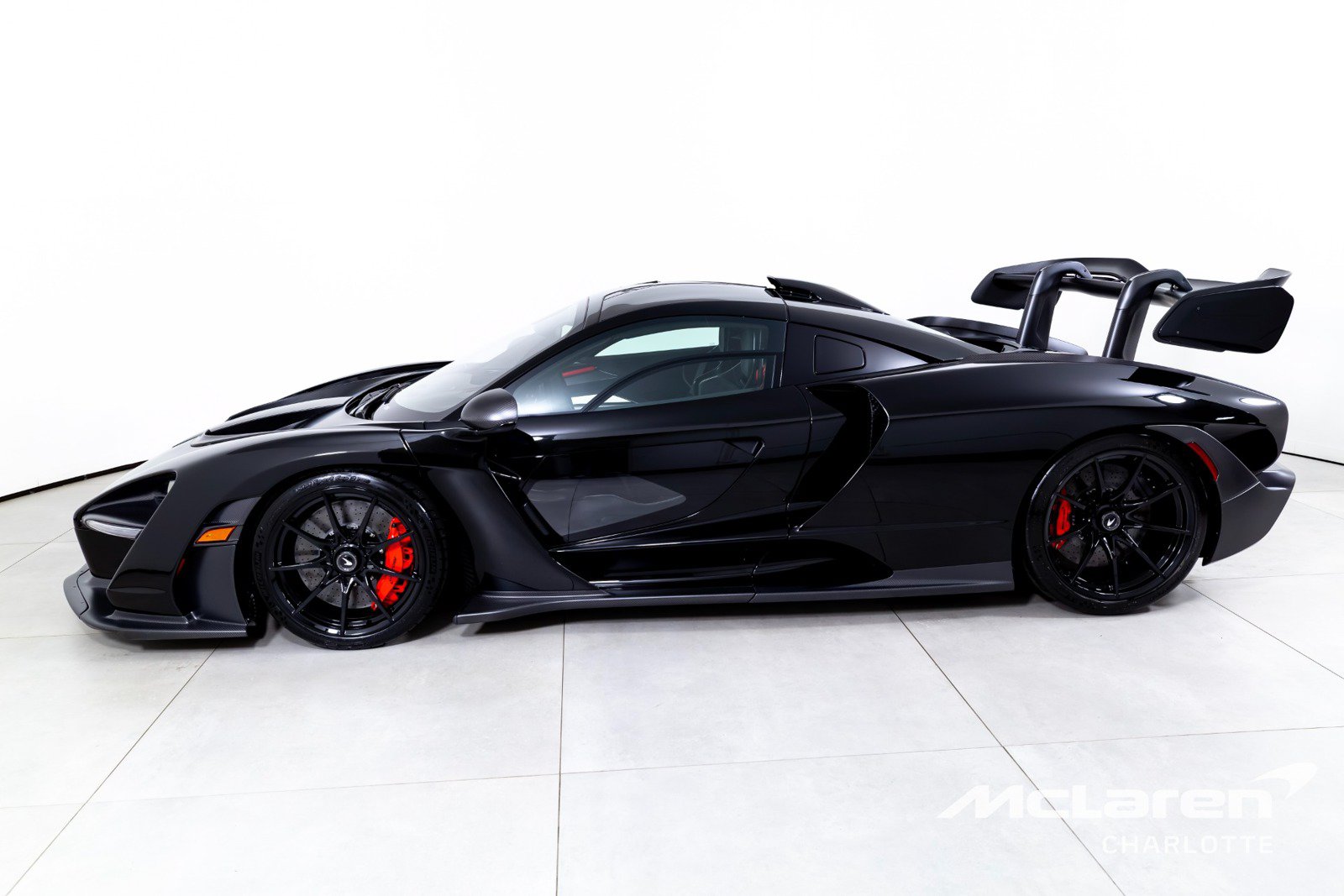 Used 2019 McLaren Senna photo 6