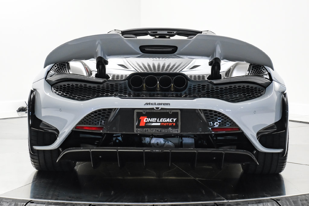 Used 2022 McLaren 765LT photo 10
