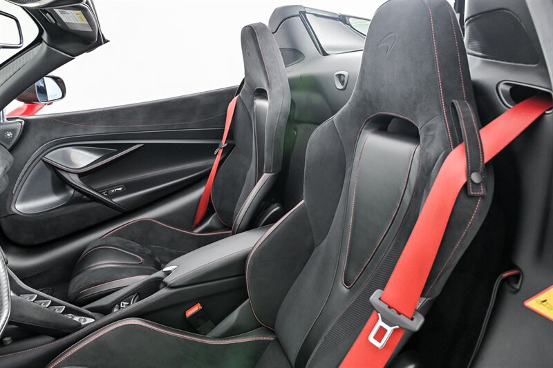 Used 2021 McLaren 720S Performance photo 22