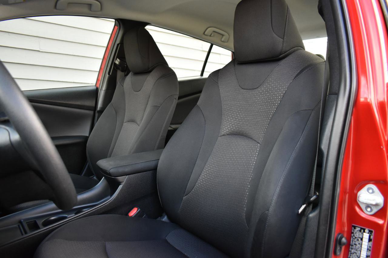 2022 Toyota Prius LE