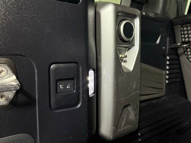 2024 Land Rover Defender 110 SE